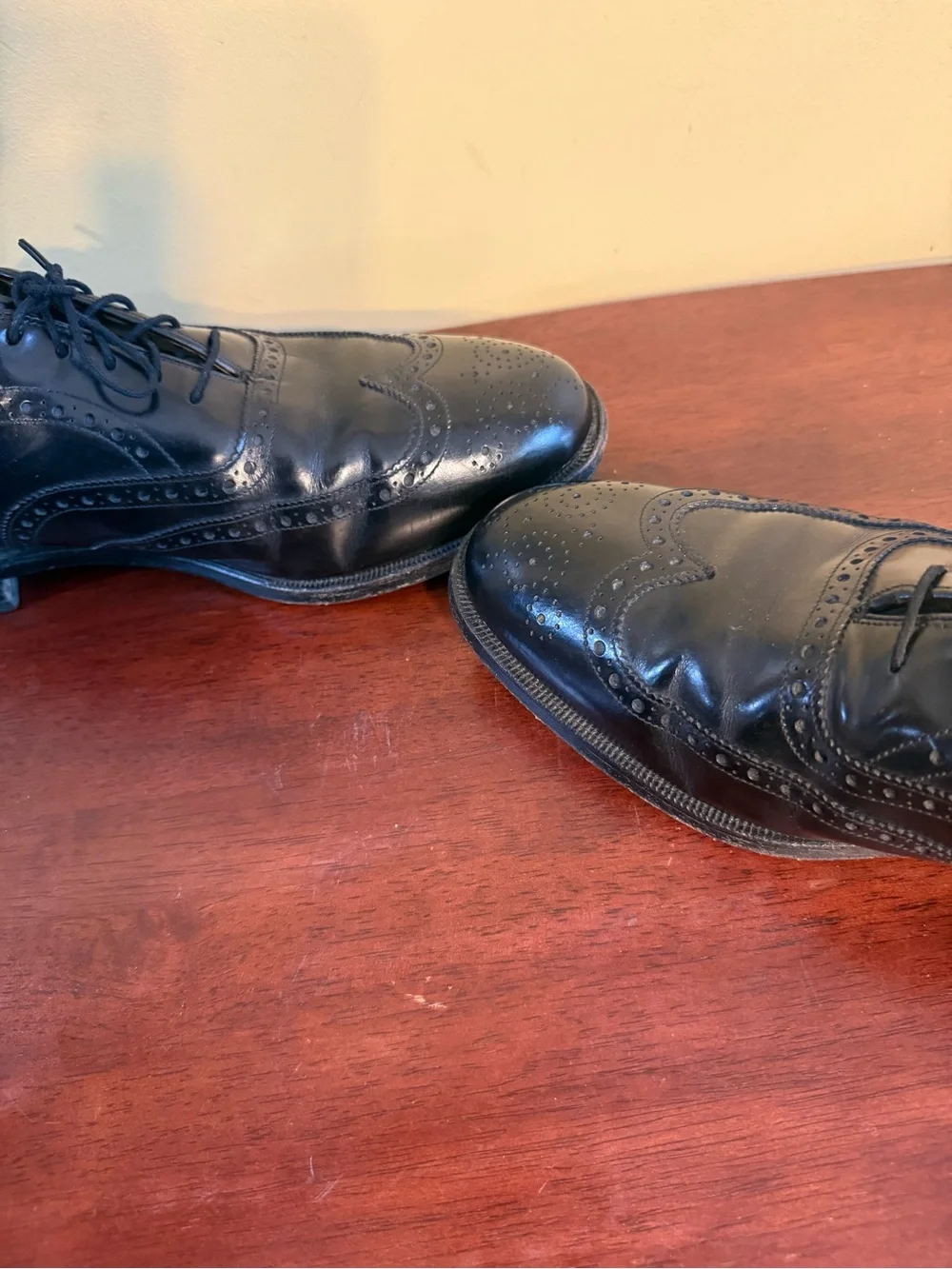 Johnston & Murphy Black Wingtip Leather Men’s Shoes 10.5